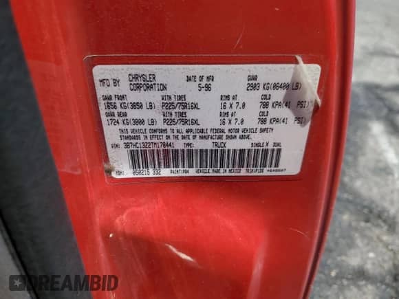 1996 Dodge 1500 z VIN 3B7HC13Z2TM178441, wystawiony jako Copart lot #65855945 z przebiegiem 300 469 mil mil oraz Szkoda całkowita • Salvage title. Historia ofert i sprzedaży dostępna na DreamBid. Obrazek 12.