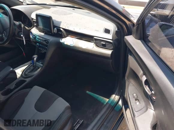 2019 Hyundai Veloster 2.0 z VIN KMHTG6AFXKU016745, wystawiony jako IAAI lot #42137343 z przebiegiem 90 095 mil mil oraz . Historia ofert i sprzedaży dostępna na DreamBid. Obrazek 5.