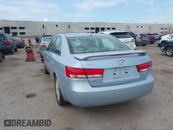 2008 Hyundai Sonata SE with VIN 5NPEU46C28H346844, listed as a IAAI auction lot 42730909 with 112,981 mi miles and . Bid and sale history available at DreamBid. Image 3.