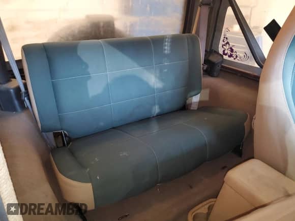 2001 Jeep Wrangler Sahara z VIN 1J4FA59S11P334534, wystawiony jako Copart lot #90651005 z przebiegiem 155 822 mil mil oraz Czysty tytuł • Clean title. Historia ofert i sprzedaży dostępna na DreamBid. Obrazek 11.