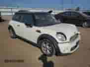 2012 MINI Hardtop с VIN WMWSU3C52CT260986, выставлен на аукционе Copart как лот 81976875 с пробегом 130 257 миль миль и Списание • Salvage title. История ставок и продаж доступна на DreamBid. Изображение 4.