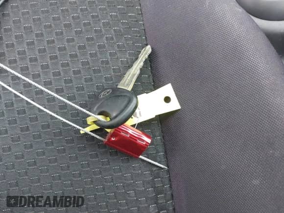 2010 Hyundai Accent Blue z VIN KMHCM3AC1AU158686, wystawiony jako IAAI lot #41466819 z przebiegiem 142 241 mil mil oraz . Historia ofert i sprzedaży dostępna na DreamBid. Obrazek 11.