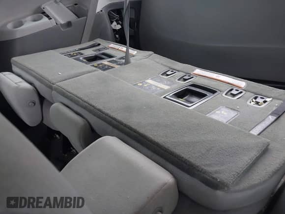 2017 Toyota Sienna L z VIN 5TDZZ3DC2HS800102, wystawiony jako IAAI lot #42151872 z przebiegiem 182 675 mil mil oraz . Historia ofert i sprzedaży dostępna na DreamBid. Obrazek 17.