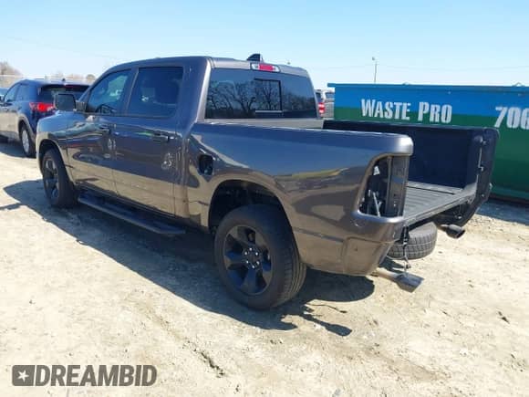 2023 Ram 1500 Tradesman z VIN 1C6SRFGT4PN663433, wystawiony jako IAAI lot #41727248 z przebiegiem 37 470 mil mil oraz . Historia ofert i sprzedaży dostępna na DreamBid. Obrazek 3.