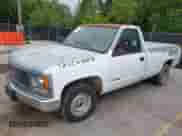 1994 GMC Sierra 1500 z VIN 1GTEC14ZXRZ521487, wystawiony jako IAAI lot #42499392 z przebiegiem 249 618 mil mil oraz . Historia ofert i sprzedaży dostępna na DreamBid. Obrazek 2.