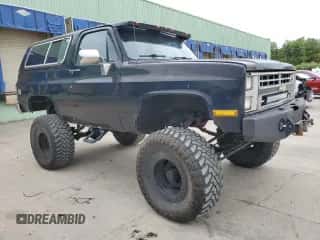 1988 Chevrolet Blazer z VIN 1GNEV18K5JF143423, wystawiony jako Copart lot #55763905 z przebiegiem 93 600 mil mil oraz Czysty tytuł • Clean title. Historia ofert i sprzedaży dostępna na DreamBid. Obrazek 4.