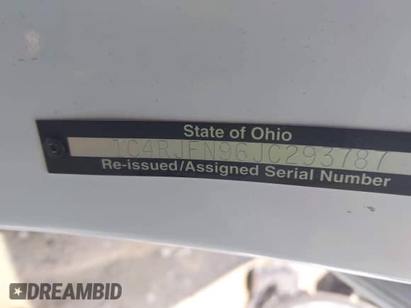 2018 Jeep Grand Cherokee Trackhawk z VIN 1C4RJFN96JC293787, wystawiony jako IAAI lot #39122517 z przebiegiem 69 781 mil mil oraz . Historia ofert i sprzedaży dostępna na DreamBid. Obrazek 9.