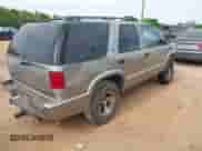2003 Chevrolet Blazer LS с VIN 1GNCS13X43K102715, выставлен на аукционе IAAI как лот 41983401 с пробегом 164 897 миль миль и . История ставок и продаж доступна на DreamBid. Изображение 4.