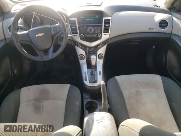 2011 Chevrolet Cruze LS z VIN 1G1PC5SH4B7247255, wystawiony jako Copart lot #70466375 z przebiegiem 121 849 mil mil oraz Szkoda całkowita • Salvage title. Historia ofert i sprzedaży dostępna na DreamBid. Obrazek 8.