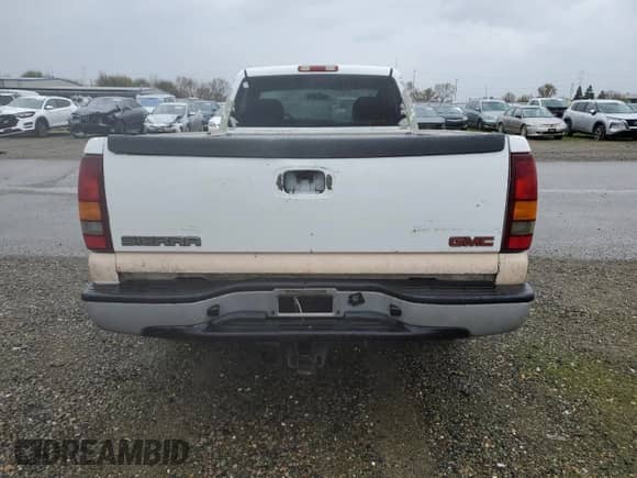 2002 GMC Sierra 1500 SLE with VIN 1GTEC14V22Z329550, listed as a Copart auction lot 46582965 with 206,097 mi miles and Salvage title. Bid and sale history available at DreamBid. Image 6.