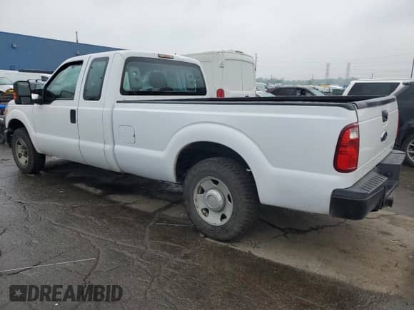 2013 Ford F-250 XL z VIN 1FT7X2A66DEB52530, wystawiony jako Copart lot #59683575 z przebiegiem 154 723 mil mil oraz Czysty tytuł • Clean title. Historia ofert i sprzedaży dostępna na DreamBid. Obrazek 2.