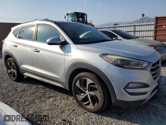 2018 Hyundai Tucson Value with VIN KM8J33A20JU743583, listed as a Copart auction lot 83753905 with 114,945 mi miles and Clean title. Bid and sale history available at DreamBid. Image 4.