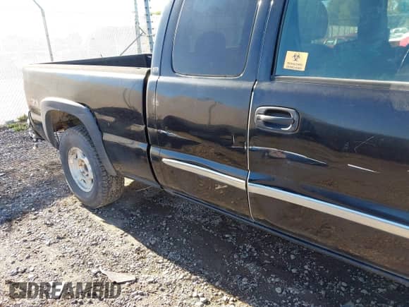 2004 GMC Sierra 1500 SLE z VIN 1GTEK19T34E266737, wystawiony jako IAAI lot #43369214 z przebiegiem 211 373 mil mil oraz . Historia ofert i sprzedaży dostępna na DreamBid. Obrazek 6.