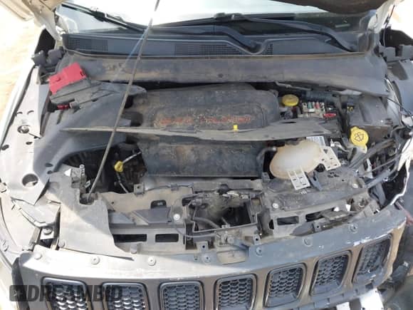 2019 Jeep Compass Altitude z VIN 3C4NJCBB0KT802623, wystawiony jako IAAI lot #42862871 z przebiegiem 108 565 mil mil oraz . Historia ofert i sprzedaży dostępna na DreamBid. Obrazek 10.