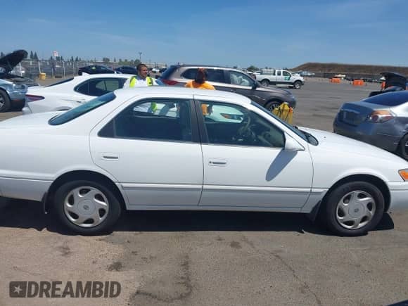 1997 Toyota Camry LE z VIN JT2BF22K6V0052184, wystawiony jako IAAI lot #42608245 z przebiegiem 188 191 mil mil oraz . Historia ofert i sprzedaży dostępna na DreamBid. Obrazek 13.