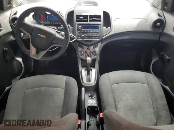 2012 Chevrolet Sonic LS z VIN 1G1JA5SH1C4221176, wystawiony jako Copart lot #67767445 z przebiegiem 204 833 mil mil oraz Szkoda całkowita • Salvage title. Historia ofert i sprzedaży dostępna na DreamBid. Obrazek 8.