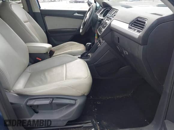 2019 Volkswagen Tiguan S с VIN 3VV1B7AX0KM101611, выставлен на аукционе IAAI как лот 43372465 с пробегом 63 802 миль миль и . История ставок и продаж доступна на DreamBid. Изображение 5.