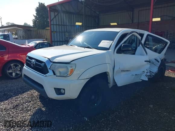 2015 Toyota Tacoma with VIN 5TFLU4EN2FX127927, listed as a IAAI auction lot 43277553 with 144,639 mi miles and . Bid and sale history available at DreamBid. Image 2.