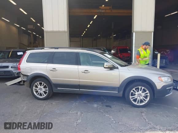 2016 Volvo XC70 T5 Premier z VIN YV4612NK0G1237425, wystawiony jako IAAI lot #42476626 z przebiegiem 139 207 mil mil oraz . Historia ofert i sprzedaży dostępna na DreamBid. Obrazek 14.