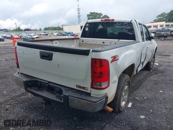 2012 GMC Sierra 1500 SLE z VIN 1GTR1VE09CZ352939, wystawiony jako IAAI lot #42930892 z przebiegiem 245 348 mil mil oraz . Historia ofert i sprzedaży dostępna na DreamBid. Obrazek 4.