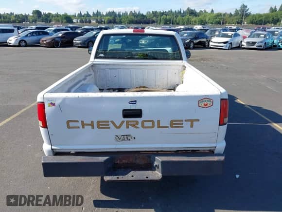 1995 Chevrolet S-10 with VIN 1GCCS1449S8232191, listed as a IAAI auction lot 42696740 with 101,072 mi miles and . Bid and sale history available at DreamBid. Image 17.