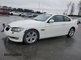2012 BMW 3 Series 328i xDrive z VIN WBAKF5C59CE657153, wystawiony jako Copart lot #45142705 z przebiegiem 179 279 mil mil oraz Szkoda całkowita • Salvage title. Historia ofert i sprzedaży dostępna na DreamBid. Obrazek 1.