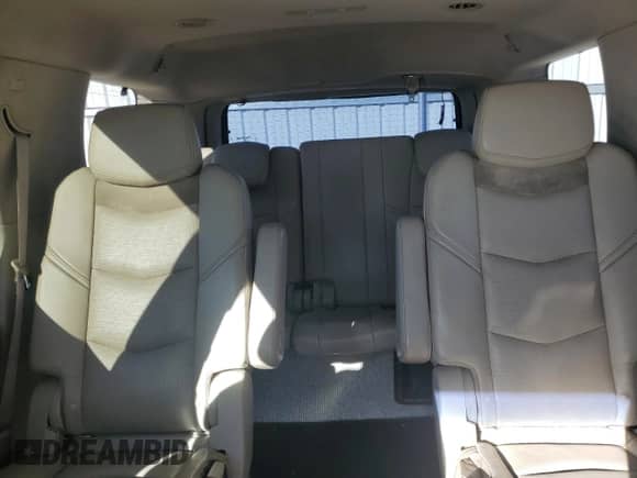 2015 Cadillac Escalade Premium z VIN 1GYS3CKJ3FR239886, wystawiony jako Copart lot #84994395 z przebiegiem 65 701 mil mil oraz Szkoda całkowita • Salvage title. Historia ofert i sprzedaży dostępna na DreamBid. Obrazek 10.