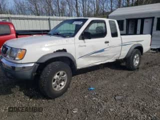 1998 Nissan Frontier XE z VIN 1N6DD26YXWC352179, wystawiony jako Copart lot #50150025 z przebiegiem Nie podano mil oraz Szkoda całkowita • Salvage title. Historia ofert i sprzedaży dostępna na DreamBid. Obrazek 1.