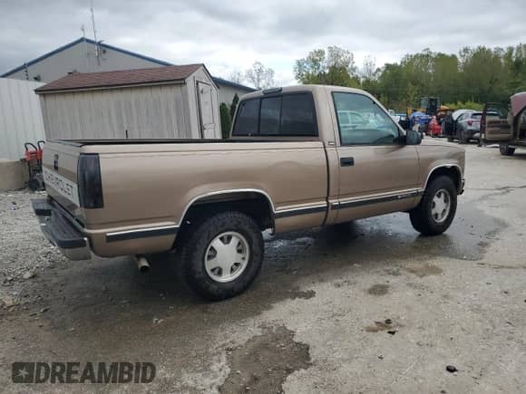 1997 Chevrolet Silverado 1500 with VIN 1GCEC14M0VZ131240, listed as a Copart auction lot 83833085 with 119,514 mi miles and Non repairable. Bid and sale history available at DreamBid. Image 3.