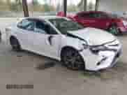 2019 Toyota Camry SE z VIN 4T1B11HK3KU847698, wystawiony jako IAAI lot #43421686 z przebiegiem 108 989 mil mil oraz . Historia ofert i sprzedaży dostępna na DreamBid. Obrazek 1.