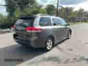 2013 Toyota Sienna LE AAS с VIN 5TDKK3DC6DS305613, выставлен на аукционе Copart как лот 86522905 с пробегом 87 785 миль миль и Чистый • Clean title. История ставок и продаж доступна на DreamBid. Изображение 4.