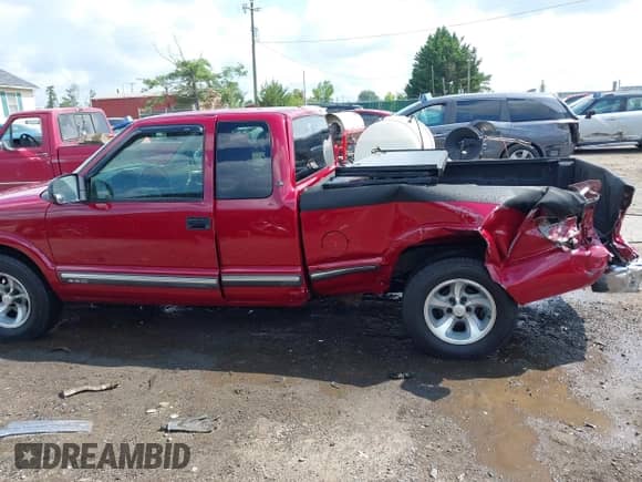 2003 Chevrolet S-10 LS с VIN 1GCCS19X438123108, выставлен на аукционе IAAI как лот 42707447 с пробегом 71 461 миль миль и . История ставок и продаж доступна на DreamBid. Изображение 14.