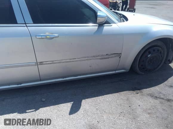 2006 Dodge Magnum R/T with VIN 2D4GV57246H120637, listed as a IAAI auction lot 36248041 with Not provided miles and . Bid and sale history available at DreamBid. Image 6.