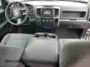 2018 Ram 1500 Tradesman z VIN 1C6RR6FT2JS100454, wystawiony jako Copart lot #64715365 z przebiegiem 145 068 mil mil oraz Szkoda całkowita • Salvage title. Historia ofert i sprzedaży dostępna na DreamBid. Obrazek 8.