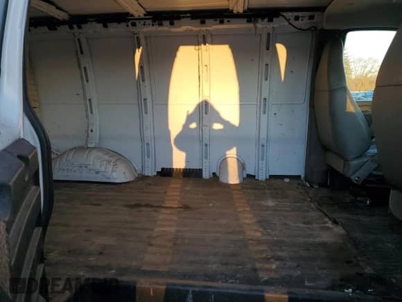 2008 Chevrolet City Express Cargo z VIN 1GCHG35K381184303, wystawiony jako Copart lot #79871744 z przebiegiem 206 964 mil mil oraz Szkoda całkowita • Salvage title. Historia ofert i sprzedaży dostępna na DreamBid. Obrazek 11.