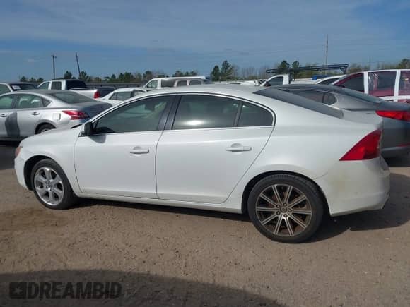 2018 Volvo S60 Inscription с VIN LYV402HK9JB173328, выставлен на аукционе IAAI как лот 41818895 с пробегом 60 215 миль миль и . История ставок и продаж доступна на DreamBid. Изображение 14.
