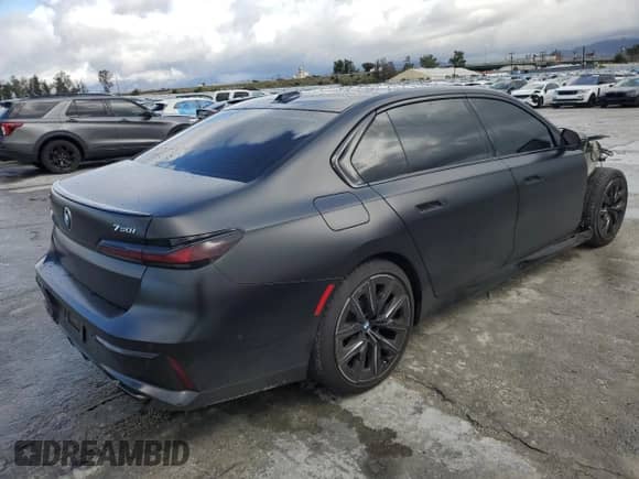 2024 BMW 7 Series 760i xDrive с VIN WBA33EJ01RCR24066, выставлен на аукционе Copart как лот 48591545 с пробегом 17 960 миль миль и Списание • Salvage title. История ставок и продаж доступна на DreamBid. Изображение 3.
