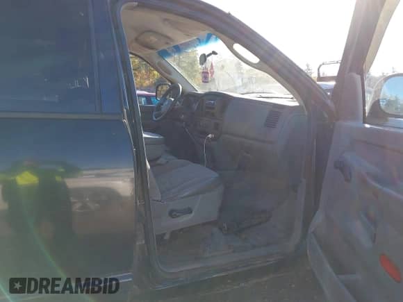 2007 Dodge 1500 SLT with VIN 1D7HU18N97J581974, listed as a IAAI auction lot 43390647 with 281,568 mi miles and . Bid and sale history available at DreamBid. Image 5.