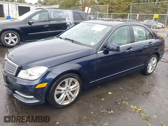 2013 Mercedes-Benz C 300 Sport с VIN WDDGF8AB2DA805063, выставлен на аукционе IAAI как лот 43446210 с пробегом 55 464 миль миль и . История ставок и продаж доступна на DreamBid. Изображение 2.