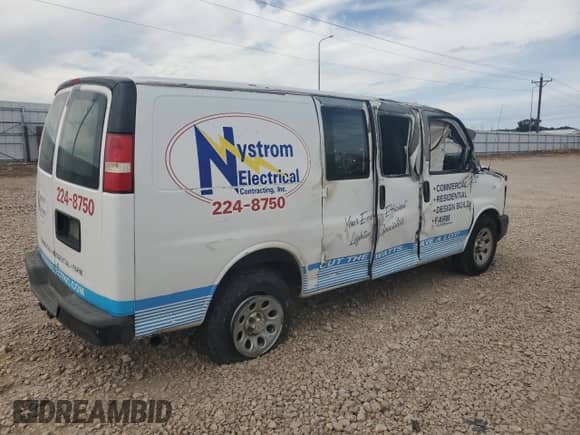 2010 Chevrolet Express Cargo с VIN 1GCUGADX5A1113058, выставлен на аукционе Copart как лот 67357715 с пробегом 71 889 миль миль и Списание • Salvage title. История ставок и продаж доступна на DreamBid. Изображение 3.