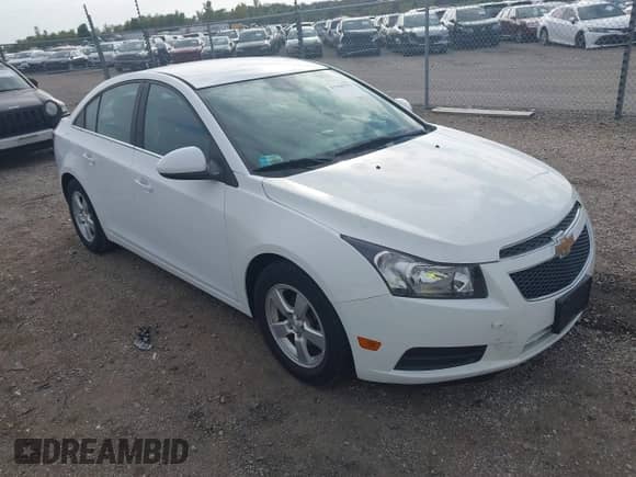 2014 Chevrolet Cruze 1LT z VIN 1G1PC5SB8E7382528, wystawiony jako IAAI lot #43390795 z przebiegiem 115 967 mil mil oraz . Historia ofert i sprzedaży dostępna na DreamBid. Obrazek 1.
