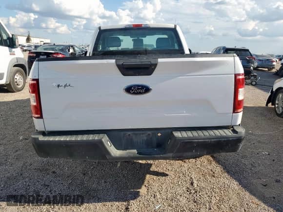 2018 Ford F-150 XL z VIN 1FTMF1CB9JFD61261, wystawiony jako Copart lot #84890555 z przebiegiem 140 741 mil mil oraz Czysty tytuł • Clean title. Historia ofert i sprzedaży dostępna na DreamBid. Obrazek 6.