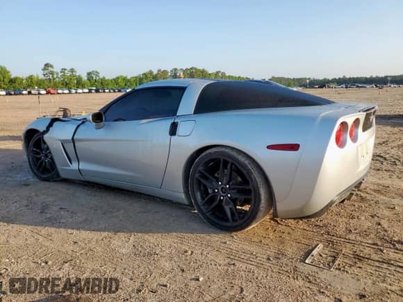 2012 Chevrolet Corvette 1LT с VIN 1G1YE2DW8C5107702, выставлен на аукционе Copart как лот 58532065 с пробегом 128 105 миль миль и Списание • Salvage title. История ставок и продаж доступна на DreamBid. Изображение 2.