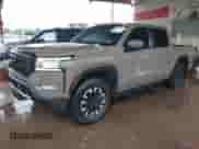 2023 Nissan Frontier SV с VIN 1N6ED1EJ1PN623901, выставлен на аукционе IAAI как лот 42479762 с пробегом 27 640 миль миль и . История ставок и продаж доступна на DreamBid. Изображение 2.