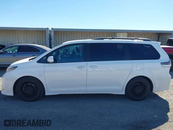 2017 Toyota Sienna SE with VIN 5TDXZ3DC8HS783989, listed as a IAAI auction lot 43501285 with 202,758 mi miles and . Bid and sale history available at DreamBid. Image 14.