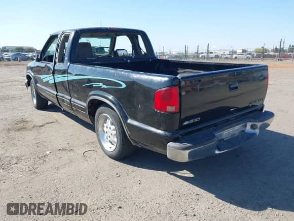 2002 Chevrolet S-10 LS с VIN 1GCCS19W028148335, выставлен на аукционе IAAI как лот 43421189 с пробегом 183 023 миль миль и . История ставок и продаж доступна на DreamBid. Изображение 3.