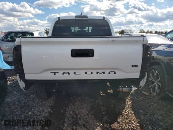 2022 Toyota Tacoma SR с VIN 3TYCZ5AN7NT062174, выставлен на аукционе Copart как лот 87050965 с пробегом 39 385 миль миль и Списание • Salvage title. История ставок и продаж доступна на DreamBid. Изображение 6.