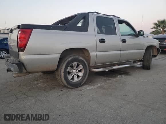 2004 Chevrolet Avalanche с VIN 3GNEC12T44G306380, выставлен на аукционе Copart как лот 49103035 с пробегом Не указан миль и Списание • Salvage title. История ставок и продаж доступна на DreamBid. Изображение 3.