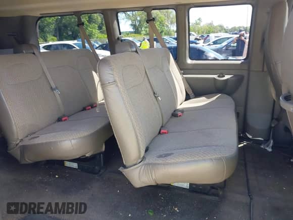 2018 Chevrolet Express Passenger LT с VIN 1GAZGMFP2J1320262, выставлен на аукционе IAAI как лот 43212956 с пробегом 65 015 миль миль и . История ставок и продаж доступна на DreamBid. Изображение 8.