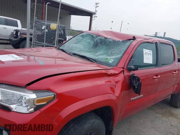 2021 Toyota Tacoma SR5 z VIN 3TYDZ5BN1MT002232, wystawiony jako IAAI lot #42374170 z przebiegiem 16 465 mil mil oraz . Historia ofert i sprzedaży dostępna na DreamBid. Obrazek 6.